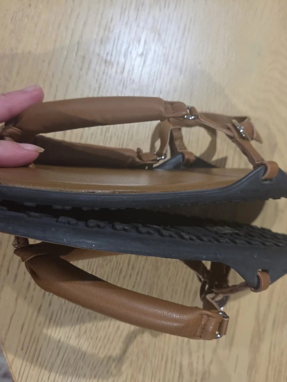 People Suncatcher Thong Sandals Cognac Brown Leather Puffy Strap Size 7 Like New